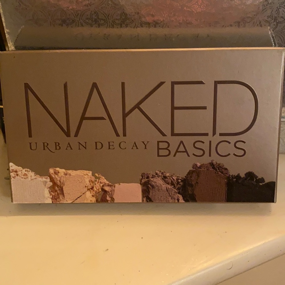 Urban Decay Naked Basics Matte Palette